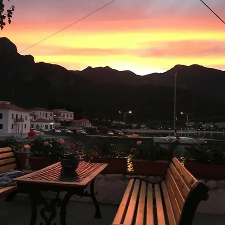 Mouragio Πανσιόν Κυπαρίσσι