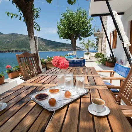 Mouragio Πανσιόν 3*