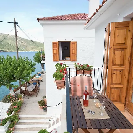 Mouragio Πανσιόν 3*