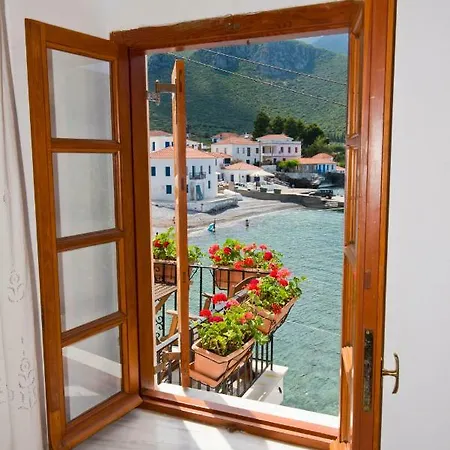 Mouragio Πανσιόν