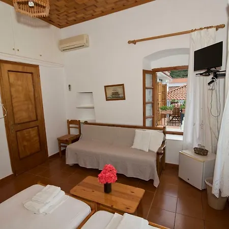 Mouragio Πανσιόν Κυπαρίσσι